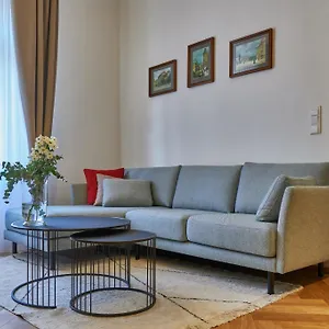 Three Golden Crowns Apartments Hotel apartamentowy Praga